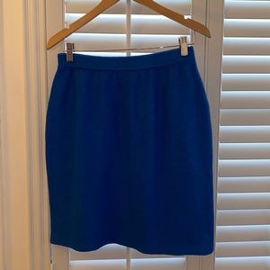 St. John Collection knit skirt size 6 Blue